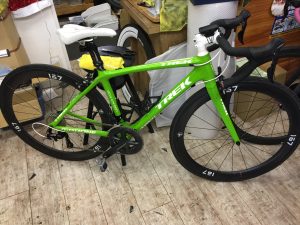 Emi's bicycle with imeZi project167 carbon aero clincher wheel