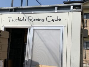 ツチダレーシングサイクルの倉庫のロゴ